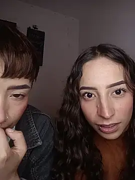 Snapshot of AlexxaAndRileyy chatting on February 23, 10:21 pm AlexxaAndRileyy online show from February 23, 10:21 pm