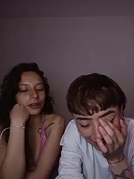 Snapshot of AlexxaAndRileyy chatting on February 28, 3:17 am AlexxaAndRileyy online show from February 28, 3:17 am