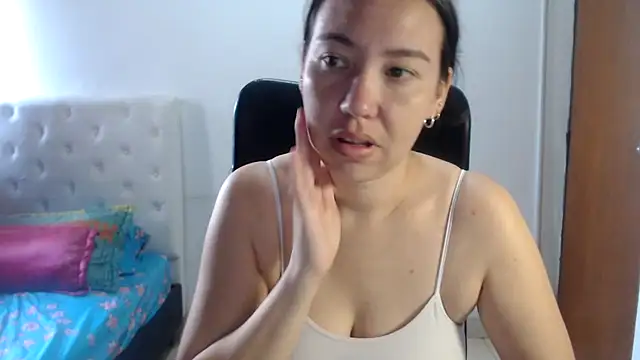 Snapshot of juliet_noir chatting on July 18, 11:52 am juliet noir online show from July 18, 11:52 am