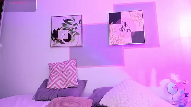 april jones05 online show from March 28, 1:01 pm