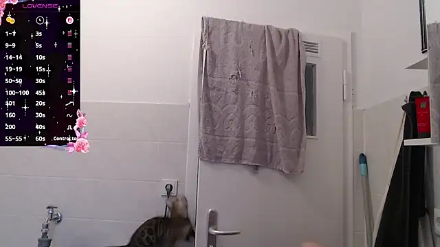 Snapshot of Mia_lou05 chatting on June 16, 3:17 am Mia lou05 online show from June 16, 3:17 am
