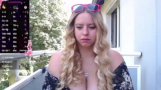 Snapshot of Mia_lou05 chatting on July 13, 7:51 am Mia lou05 online show from July 13, 7:51 am