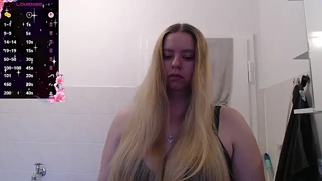 Mia lou05 online show from May 4, 4:05 am
