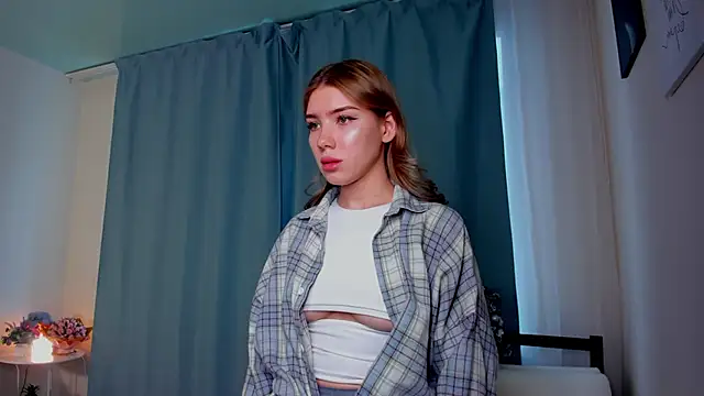 Snapshot of EmmaStoneWants chatting on January 15, 8:07 am EmmaStoneWants online show from January 15, 8:07 am