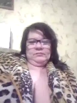 NysiOlsen online show from April 13, 5:28 pm