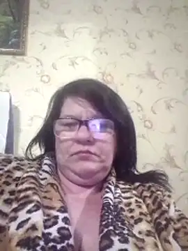 NysiOlsen online show from May 6, 6:23 pm