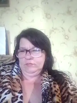 NysiOlsen online show from May 4, 3:04 pm