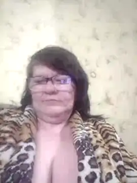 NysiOlsen online show from April 21, 4:57 pm