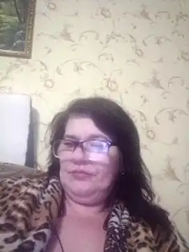 NysiOlsen online show from April 4, 9:54 pm