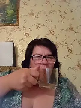 NysiOlsen online show from May 31, 4:24 pm