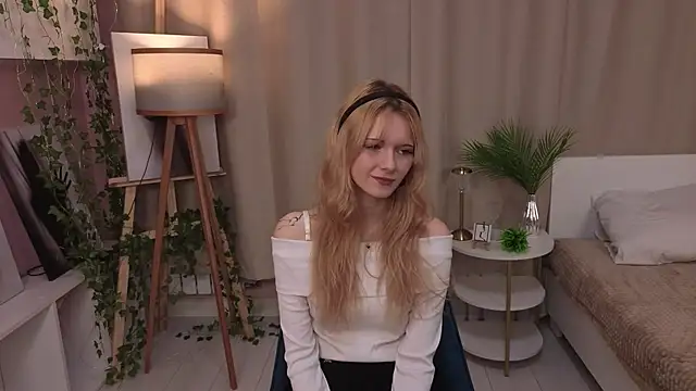 JuanaSumma online show from April 13, 6:06 am