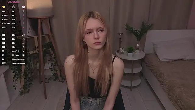 JuanaSumma online show from April 15, 6:19 am