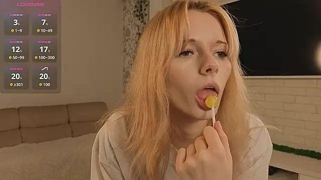 JuanaSumma online show from March 24, 6:13 am