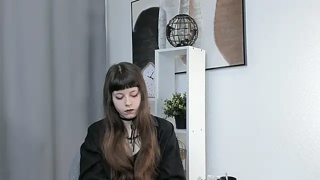 BellaLewter online show from January 14, 3:15 pm