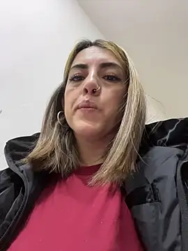 Snapshot of Paulinaa_bella chatting on February 13, 4:51 pm Paulinaa bella online show from February 13, 4:51 pm