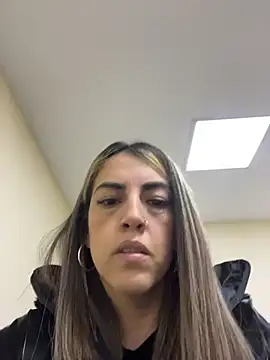 Snapshot of Paulinaa_bella chatting on February 26, 11:27 pm Paulinaa bella online show from February 26, 11:27 pm