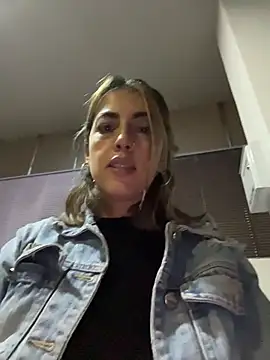 Snapshot of Paulinaa_bella chatting on February 11, 12:54 am Paulinaa bella online show from February 11, 12:54 am