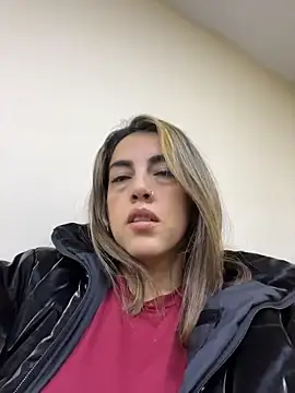 Snapshot of Paulinaa_bella chatting on March 3, 1:12 am Paulinaa bella online show from March 3, 1:12 am