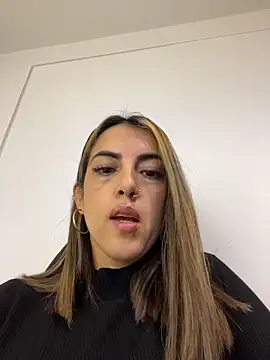 Snapshot of Paulinaa_bella chatting on February 27, 11:37 pm Paulinaa bella online show from February 27, 11:37 pm