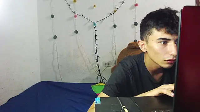 Chloe Candys online show from April 15, 5:13 am