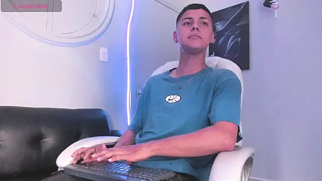 Liam9  online show from January 18, 2:48 am