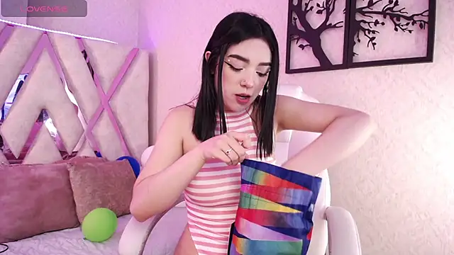 Madyson Hill online show from April 9, 11:27 am