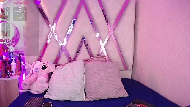 Madyson Hill online show from April 30, 12:01 pm