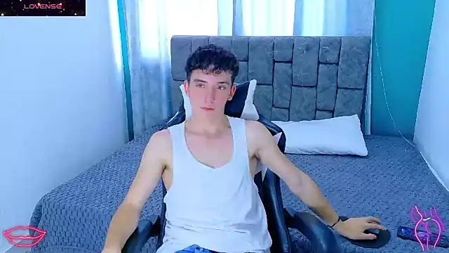 SamBoycash  online show from January 14, 8:45 pm