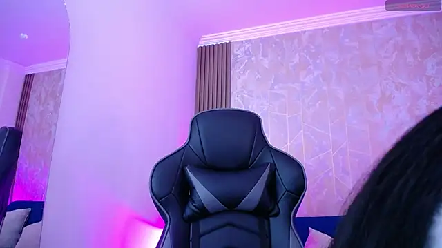 Violet Collins1 online show from April 2, 7:42 pm