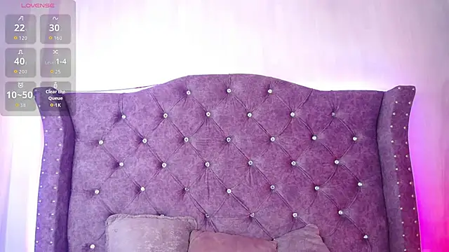 Snapshot of Violet_Collins1 chatting on April 18, 9:11 am Violet Collins1 online show from April 18, 9:11 am