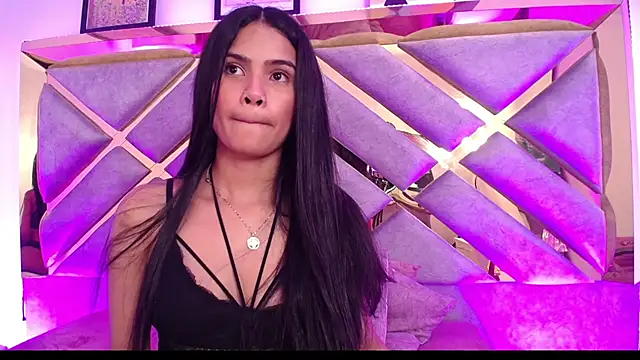 Violet Collins1 online show from April 3, 7:48 am