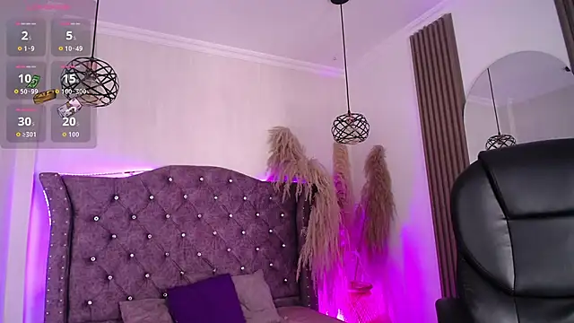 Snapshot of Violet_Collins1 chatting on June 4, 9:41 pm Violet Collins1 online show from June 4, 9:41 pm