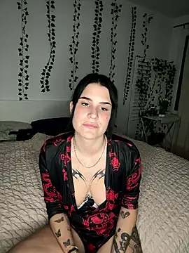 julieeeeee75 online show from January 13, 12:15 am