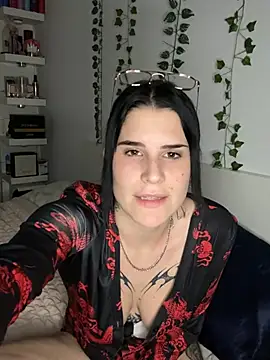 julieeeeee75 online show from January 13, 10:35 pm