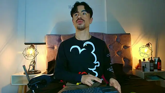 Ethan Briggs  online show from March 27, 3:37 am