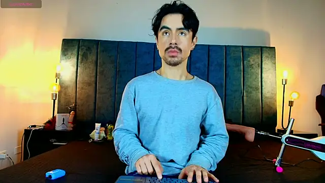 Ethan Briggs  online show from April 11, 3:36 am