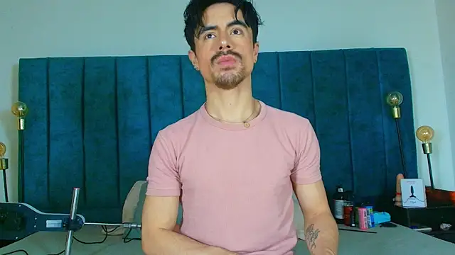 Ethan Briggs  online show from March 29, 3:41 am