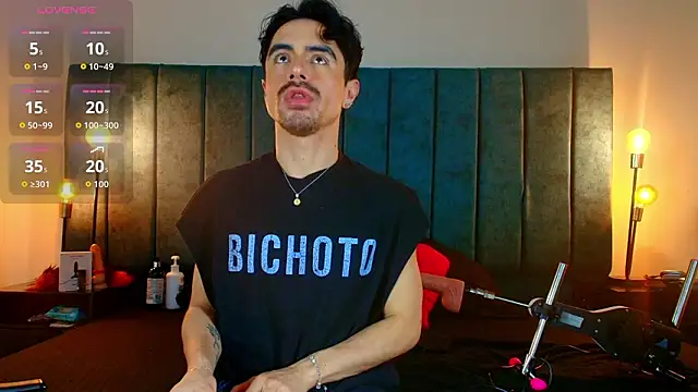 Ethan Briggs  online show from March 25, 3:39 am