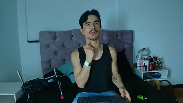 Ethan Briggs  online show from March 20, 3:40 am