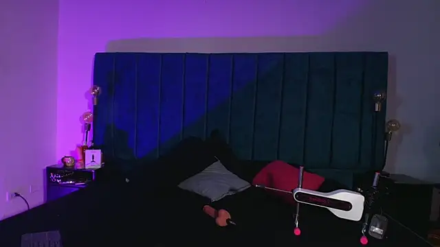 Ethan Briggs  online show from March 7, 3:35 am