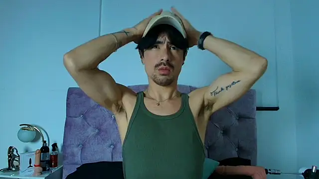 Snapshot of Ethan_Briggs_ chatting on February 20, 3:36 am Ethan Briggs online show from February 20, 3:36 am