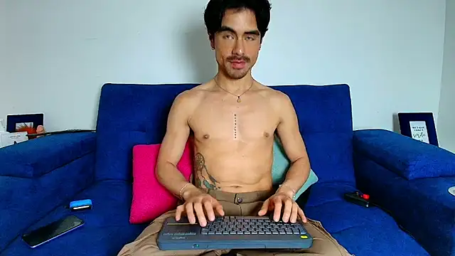 Ethan Briggs  online show from April 15, 10:21 pm