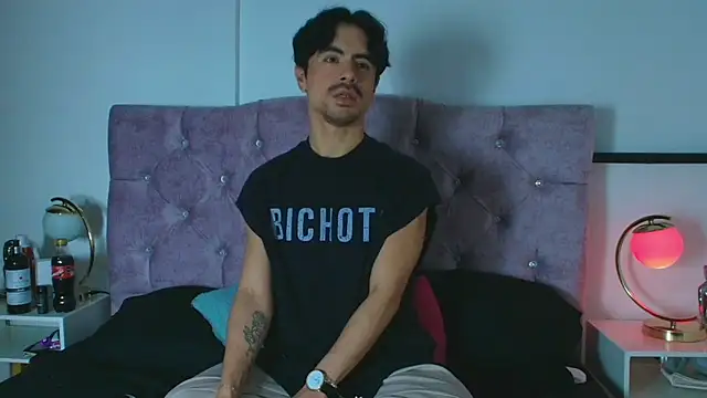 Snapshot of Ethan_Briggs_ chatting on February 18, 3:48 am Ethan Briggs online show from February 18, 3:48 am