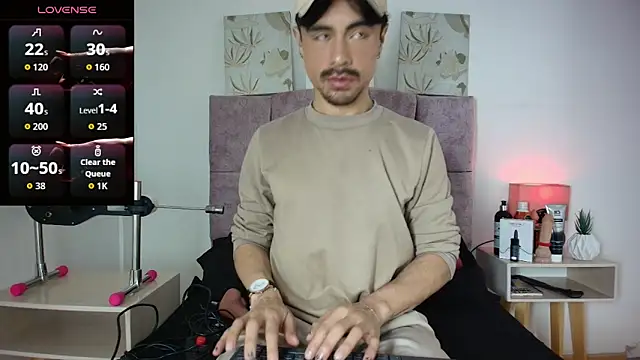 Ethan Briggs  online show from March 11, 3:33 am