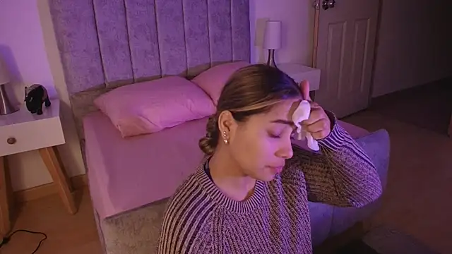 Lucy Carson  online show from March 29, 3:41 am