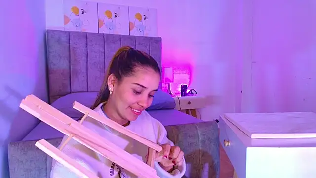 Lucy Carson  online show from April 3, 3:13 am