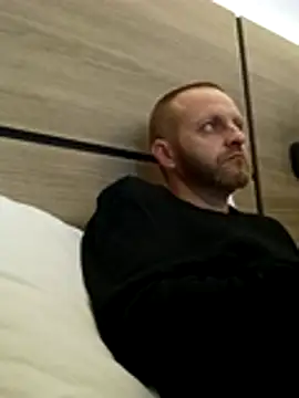 Snapshot of sterng6969 chatting on February 15, 3:07 am sterng6969 online show from February 15, 3:07 am