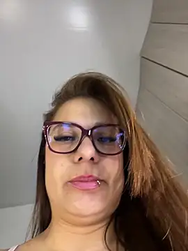 Snapshot of Pretty__Milf chatting on June 17, 2:49 pm Pretty Milf online show from June 17, 2:49 pm