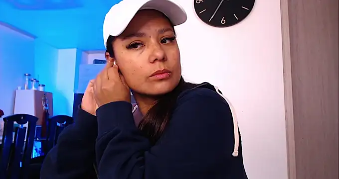 Snapshot of Pretty__Milf chatting on February 16, 2:27 pm Pretty Milf online show from February 16, 2:27 pm