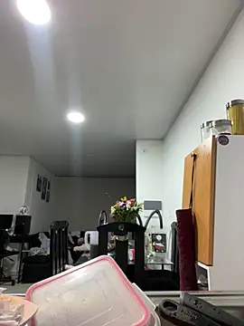 Pretty  Milf online show from April 24, 9:44 am